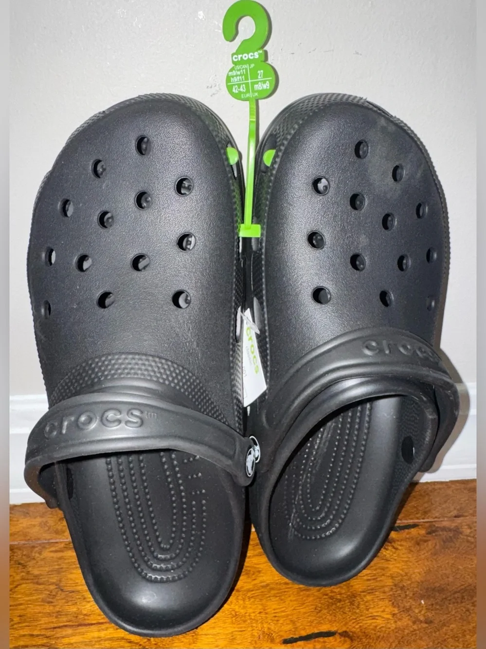 CROCS Classic Clog in Black